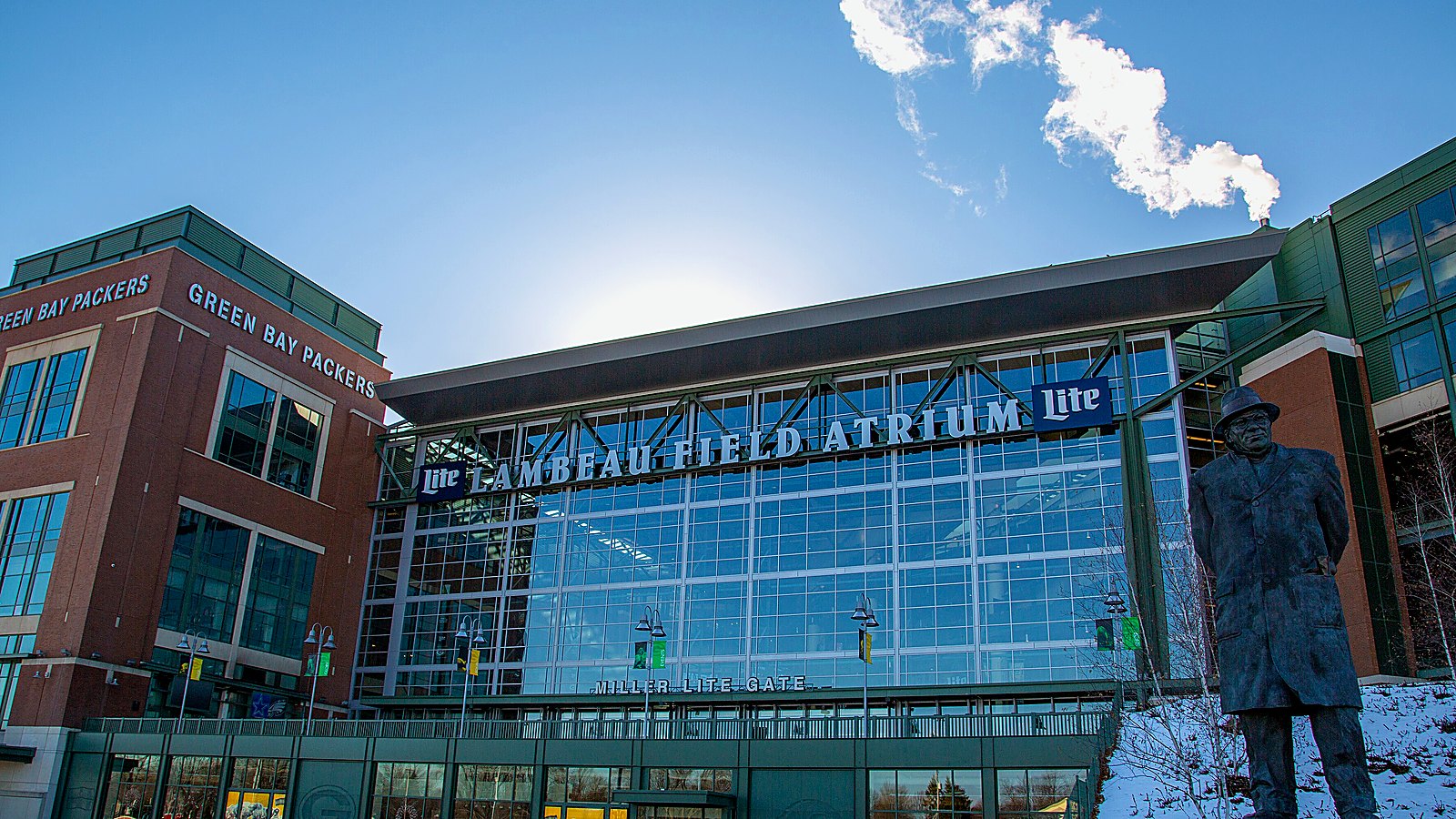 Wisconsin Badgers vs Notre Dame Fighting Irish at Lambeau Field