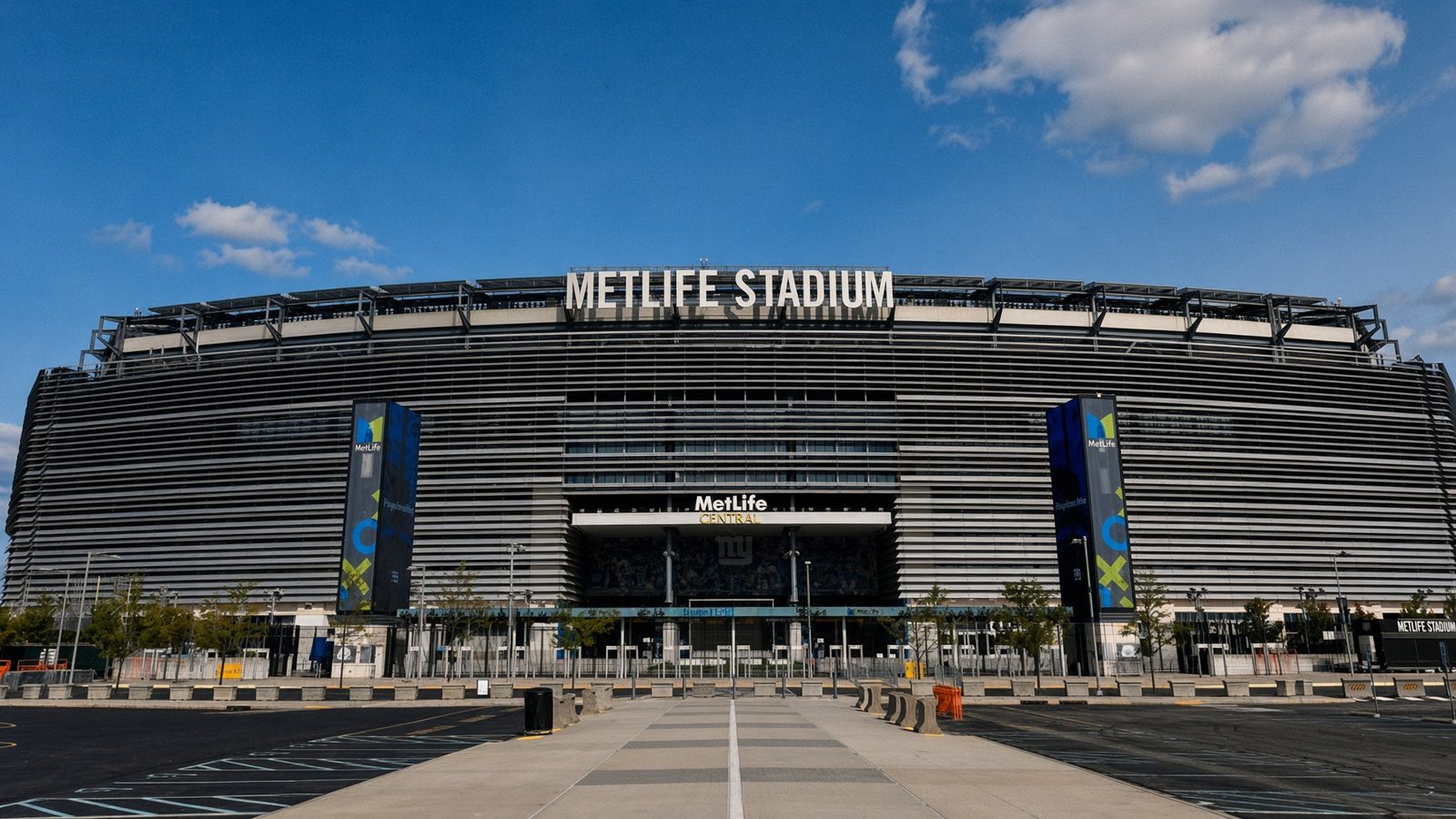 Usher Chris Brown at MetLife Stadium