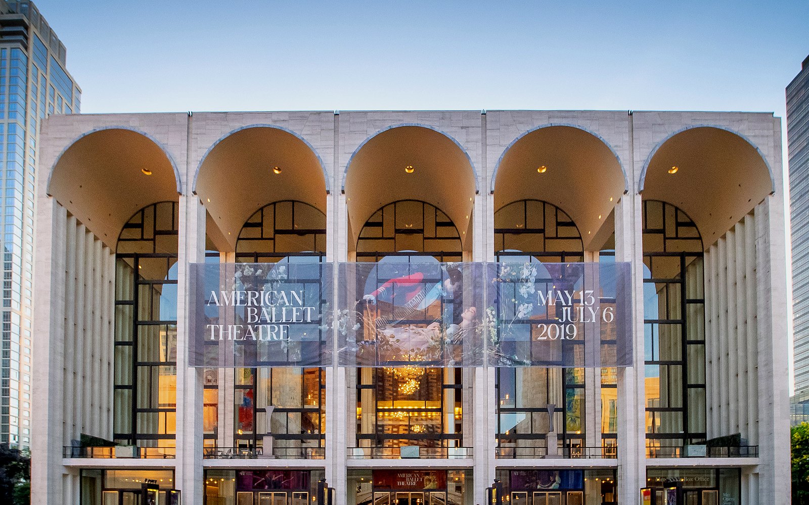 Metropolitan Opera Cosi Fan Tutte at Metropolitan Opera at Lincoln Center