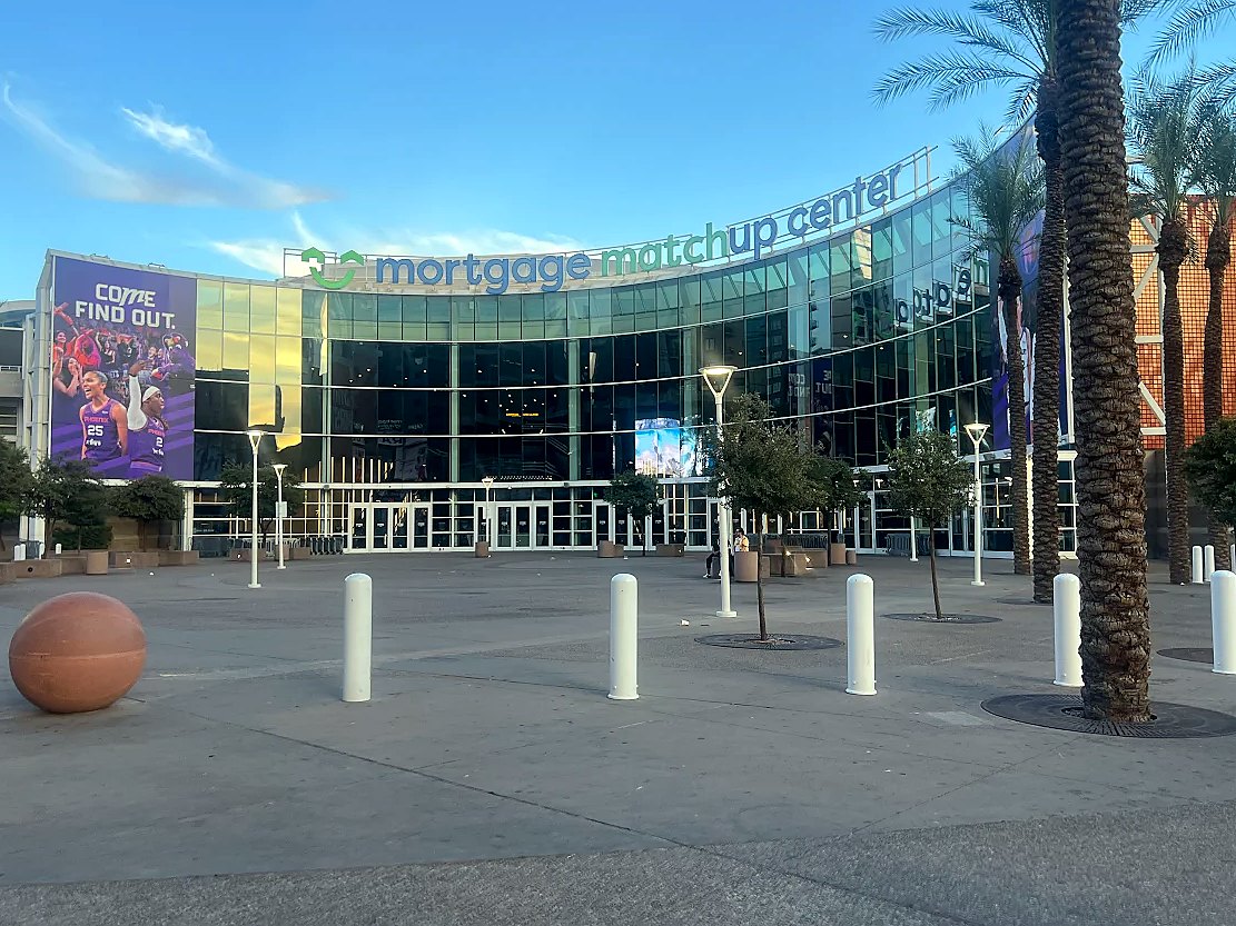 Phoenix Suns vs Atlanta Hawks at Mortgage Matchup Center