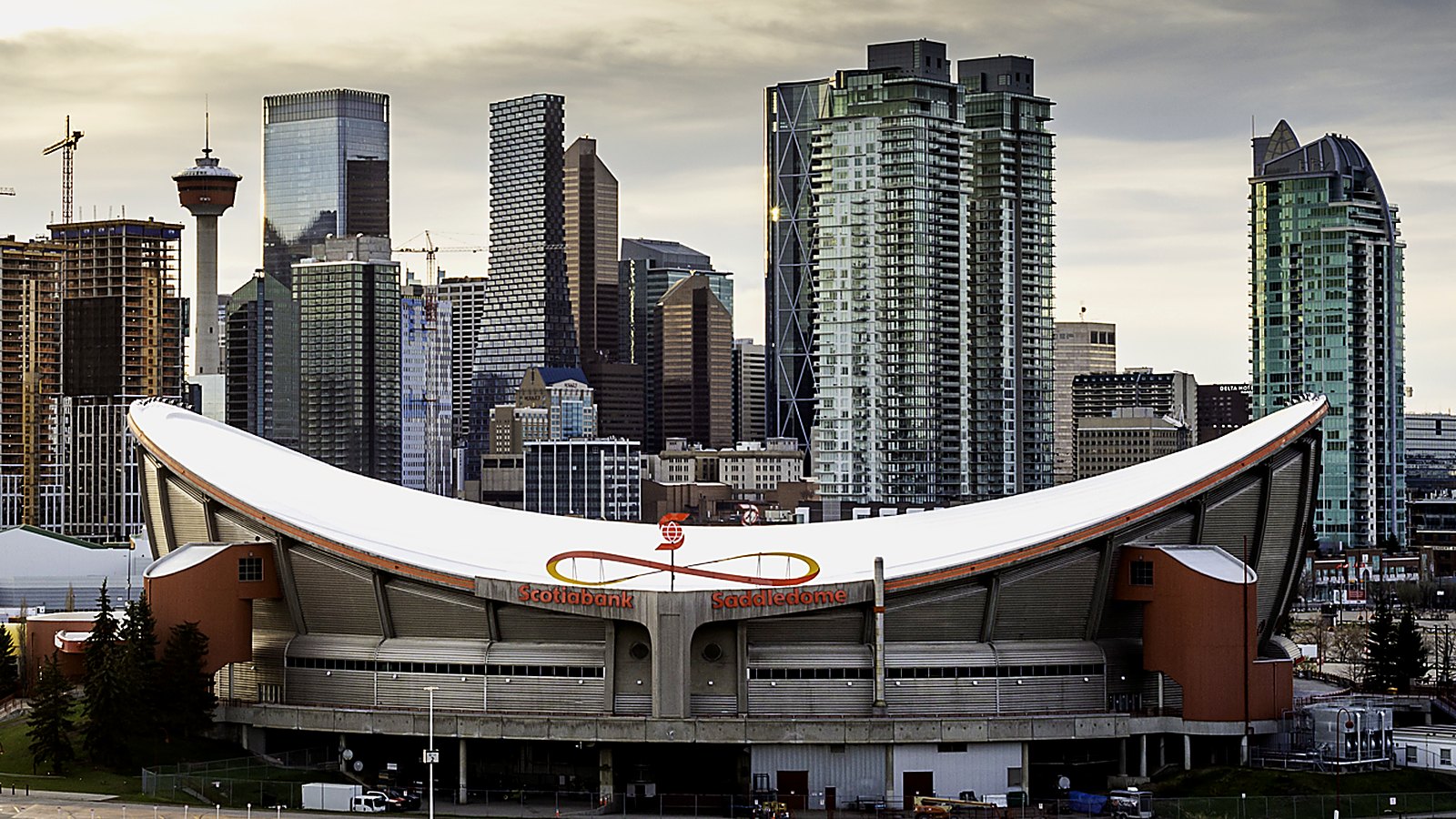 Calgary Hitmen vs Saskatoon Blades at Scotiabank Saddledome